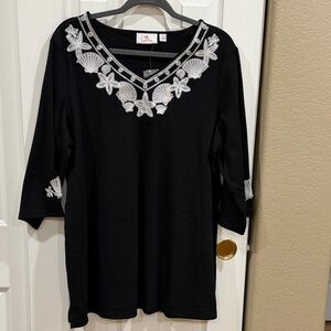 Quaker Facotry Seashell Black Top with White Embroidery size 1X